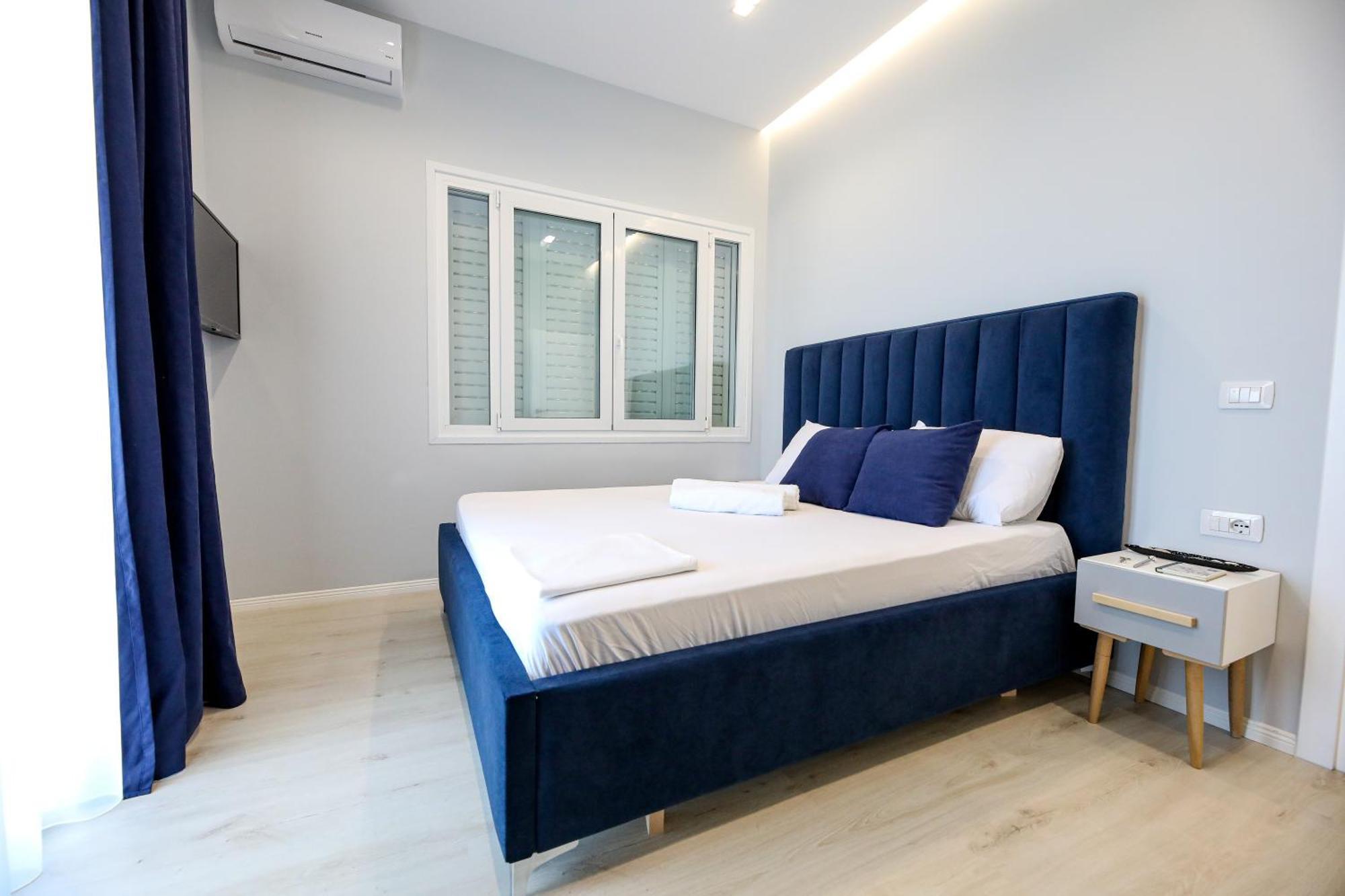 Luisanna Free Parking Vlore