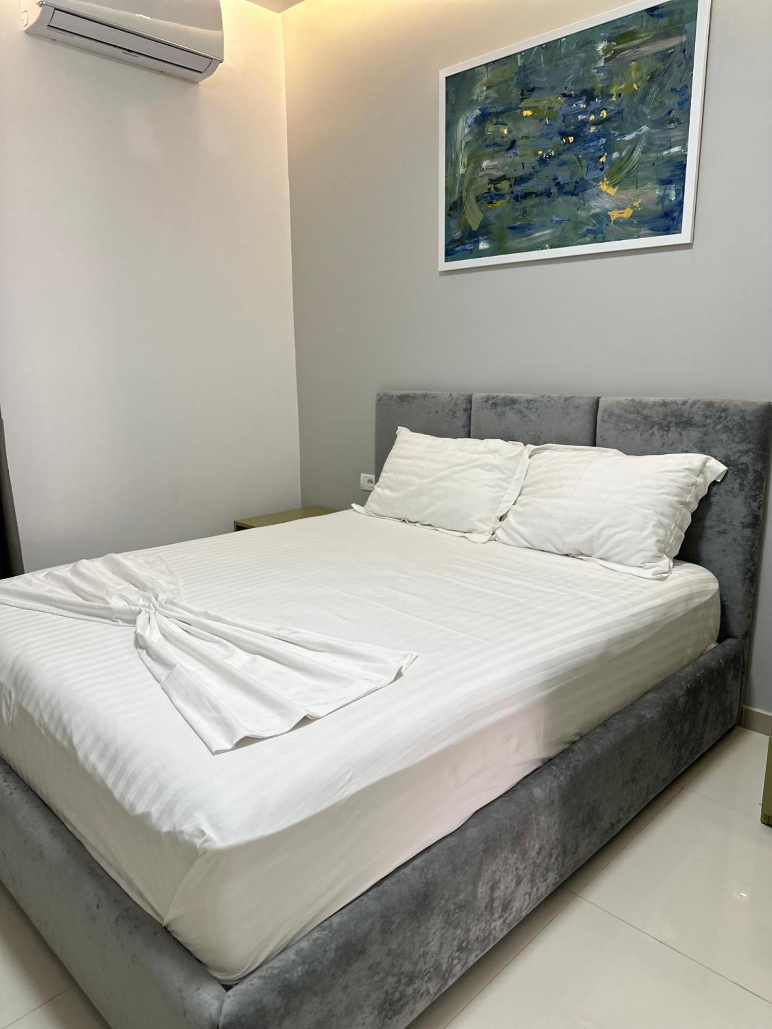 Luisanna Free Parking Vlore